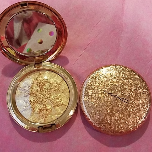 New MAC whisper of glit extra dimension skinfinish - Picture 3 of 4